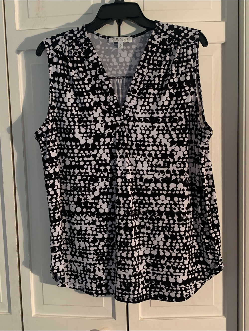 Chaus Black & White Sleeveless V-Neck Dot Pattern  EUC